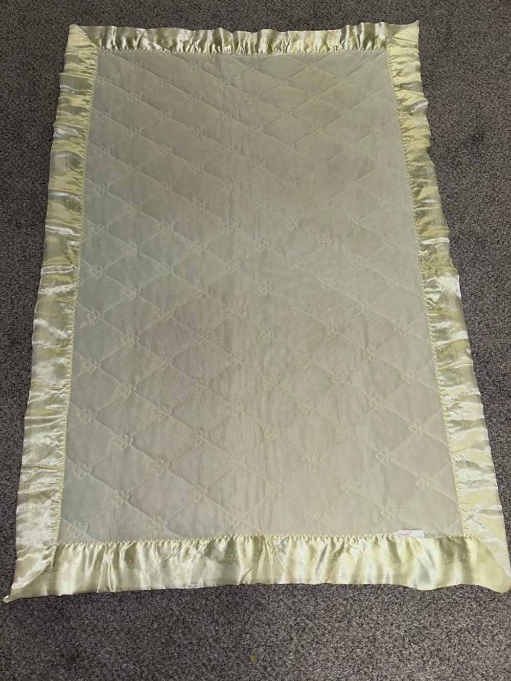 Vintage Storktex Baby Blanket Yellow w/ Satin Trim with bows SILKY quilted EUC